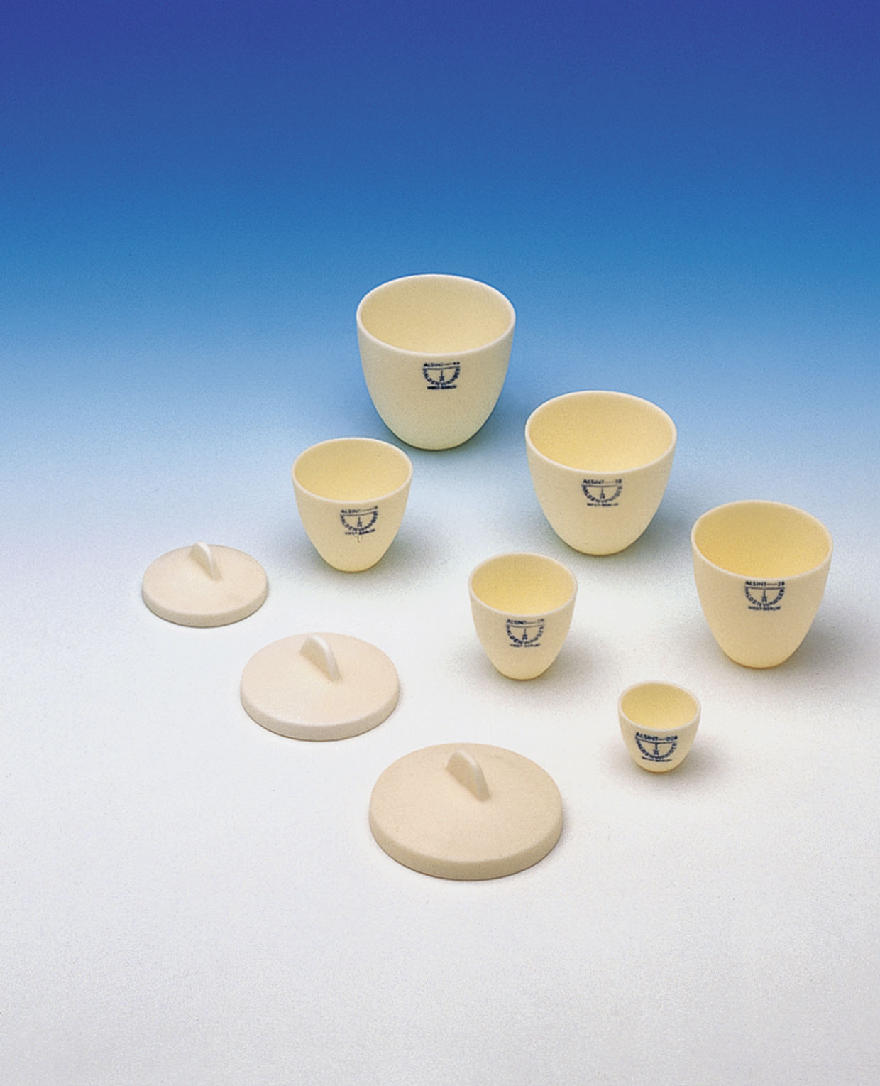 Alsint 99,7 ceramics crucibles. HALDENWANGER. Wide form crucible without lid. Ø sup. / Ø inf. (mm): 48/20. Height (mm): 41. Cap. (ml): 40