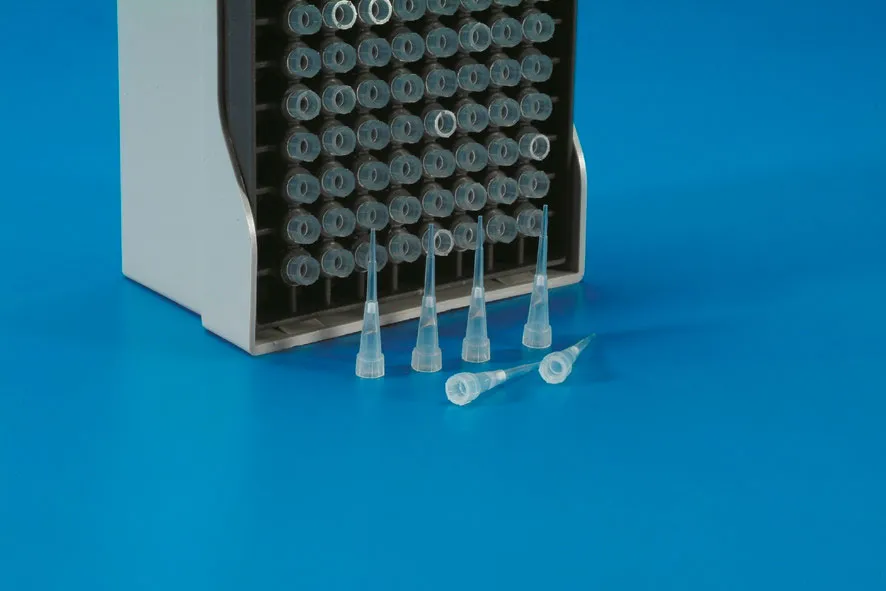 Punta con filtro para pipetas automáticas. De 0,1-10µl. Vol. (µl): 0,5-10. Color: Natural. Tipo: Eppendorf cristal con filtro. Presentación: Rack estéril. Marca: Kartell. Compatibilidad: Kartell (Pluripet pl2, pl10), Eppendorf (0,5µl), Socorex