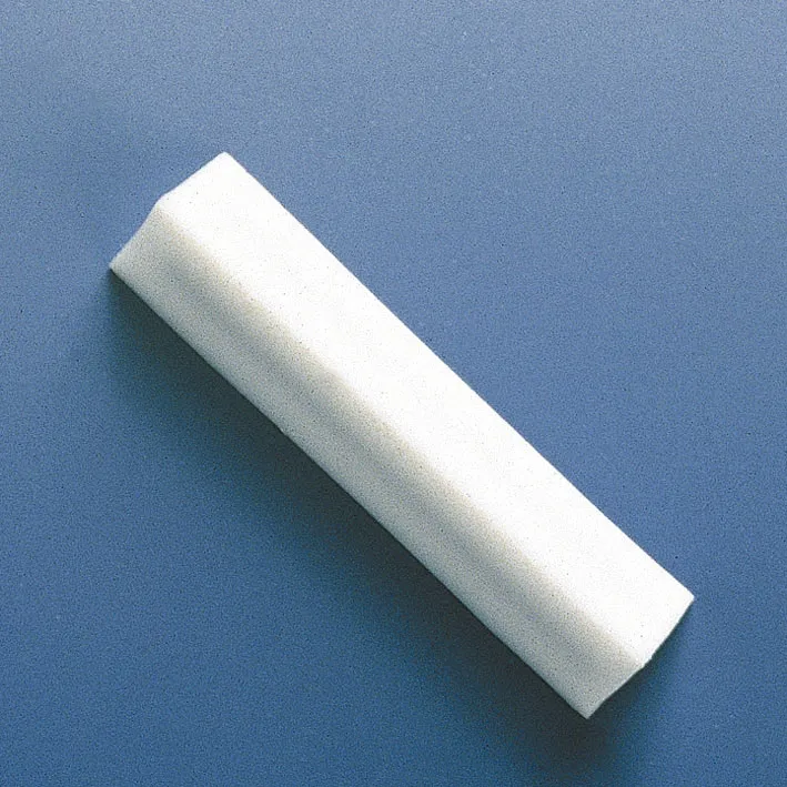 Imán agitador PTFE. Imám de forma triangular. Recubierto de PTFE. BRAND. Long. (mm): 50. Ø (mm): 12