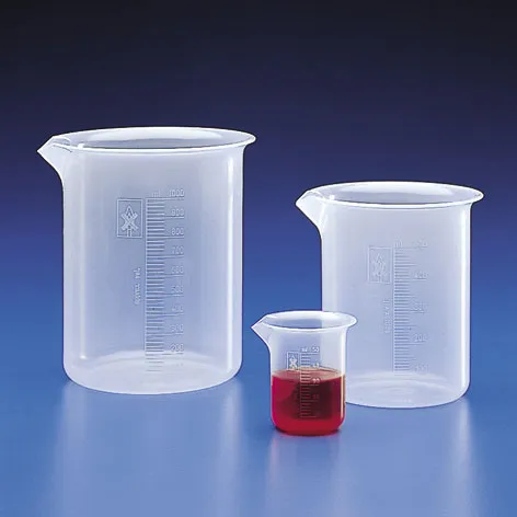 Vaso de plastico. Vaso graduado forma baja en polipropileno. Cap. 5000 ml. Grad. 500 ml. Ø Ext. 190 mm. Alt. 230 mm. Grosor. 2.5 mm. Unidad.