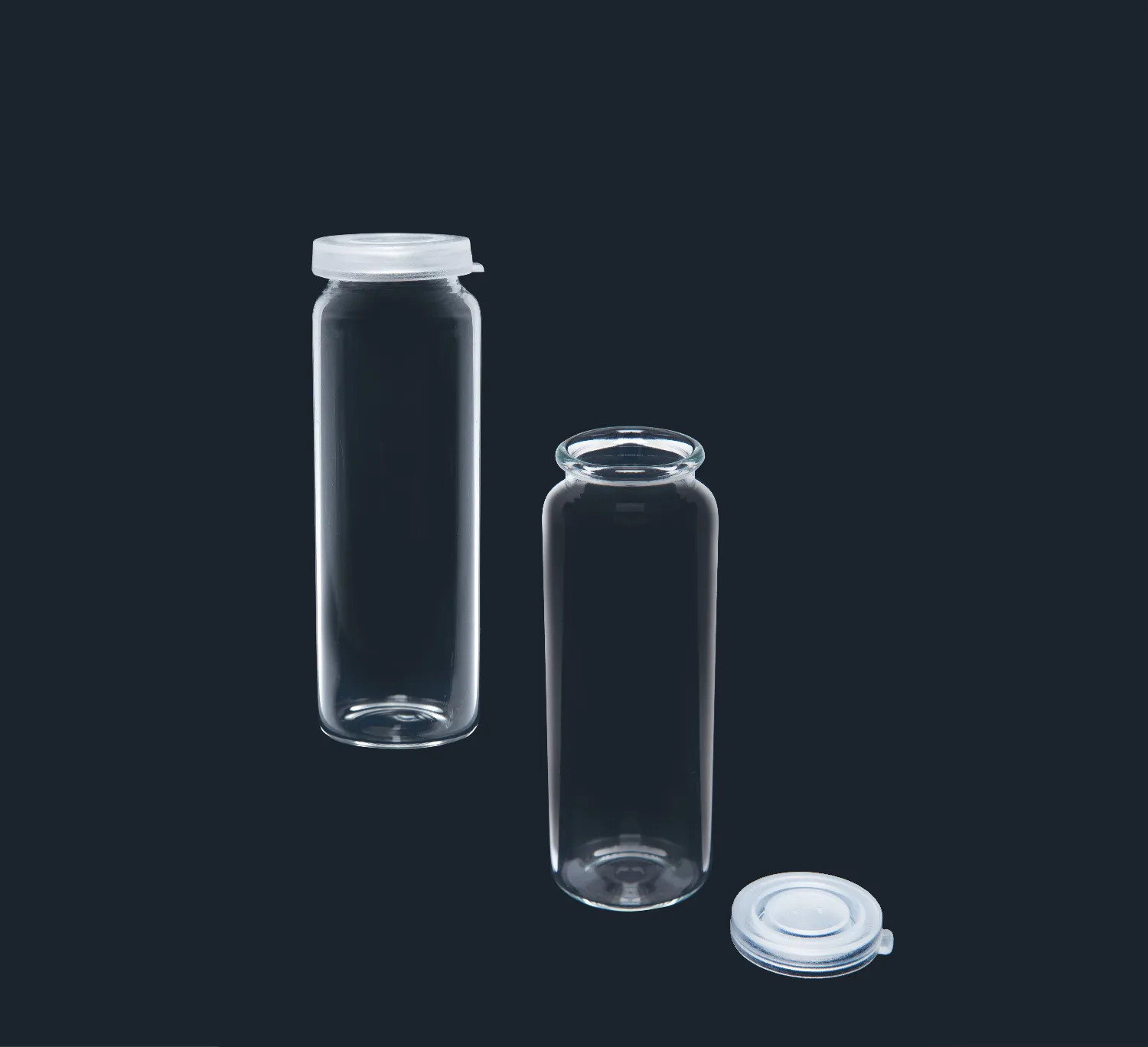 Vial con tapon de plastico cierre tipo clip de 40mm altura x 19 mm ø de 5ml. capacidad Scharlau