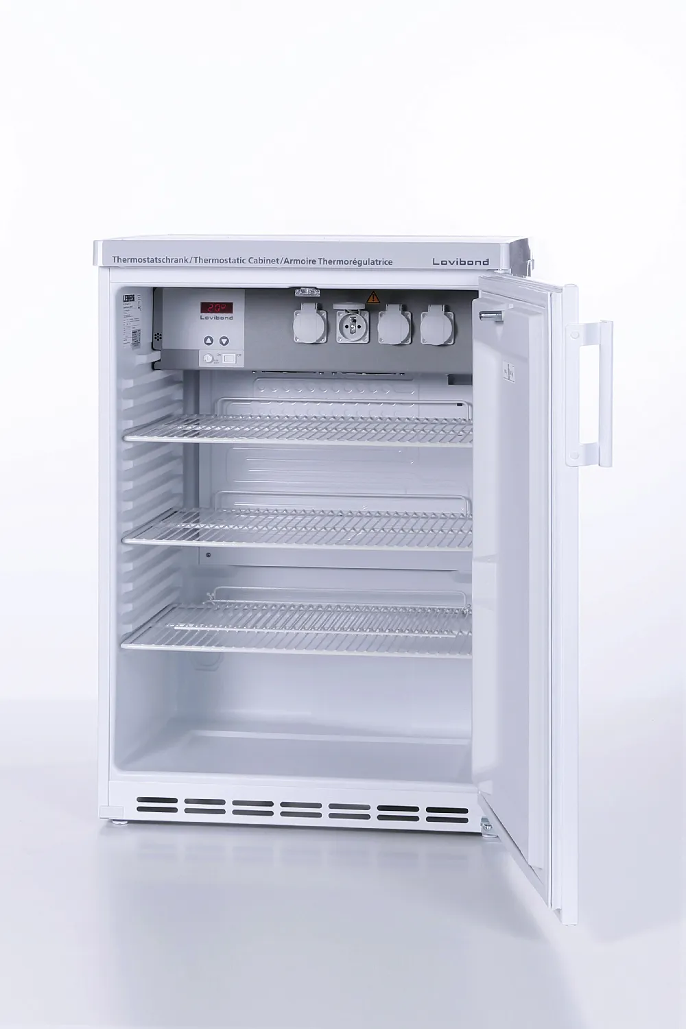 Incubador refrigerado para equipos de DBO Modelo TC 135 S.LOVIBOND. Controlado termostáticamente Para un máximo de 3 sistemas. Rango de regulación: 2°C a 40°C. Pantalla con iluminación LED con indicación de la temperatura de consigna y la actual. Capacidad neta de 135 litros, Incluye 3 estantes. Dimensiones internas: 513 x 441 x 702mm. Dimensiones externas: 600 x 600 x 850 mm.