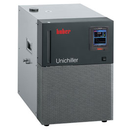 Unichiller P015. HUBER. Con controlador Pilot ONE y con una bomba de recirculación aumentada para aplicaciones con elevada pérdida de presión. Rango de temperatura (ºC): De -20 a 40. Estabilidad temperatura (ºC): ± 0,5. Caudal (L/min) - Presión (bar): 25 - 2,5. Volumen (L): 3,8. Dimensiones An x Al x Pr (mm): 420x579x487