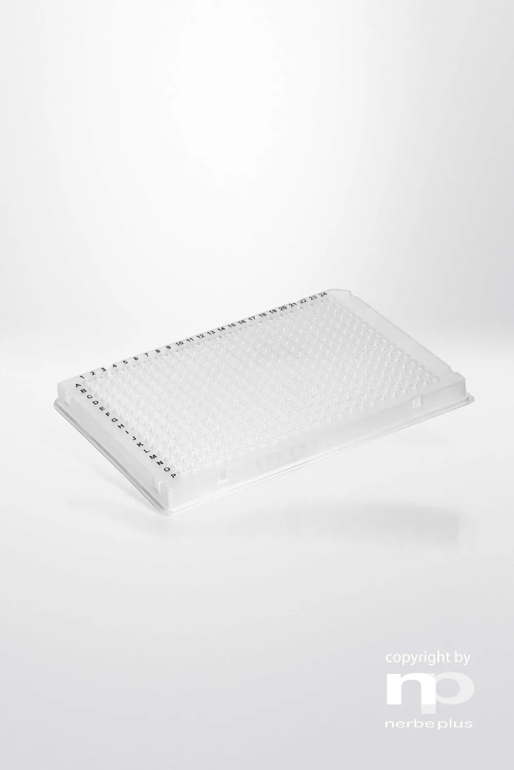 Placas para PCR. NERBE-PLUS. Capacidad: 384x55 µl. Tipo: Con faldón. Resist. centrif (g): 6000. Color: Transparente. Esterilidad: PCR Ready. qPCR: Sí