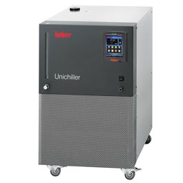 Unichiller P025. HUBER. Con controlador Pilot ONE y con una bomba de recirculación aumentada para aplicaciones con elevada pérdida de presión. Rango de temperatura (ºC): De -20 a 40. Estabilidad temperatura (ºC): ± 0,5. Caudal (L/min) - Presión (bar): 25 - 2,5. Volumen (L): 3,8. Dimensiones An x Al x Pr (mm): 460x743x590