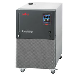 Unichiller P022. HUBER. Con controlador Pilot ONE y con una bomba de recirculación aumentada para aplicaciones con elevada pérdida de presión. Rango de temperatura (ºC): De -20 a 40. Estabilidad temperatura (ºC): ± 0,5. Caudal (L/min) - Presión (bar): 25 - 2,5. Volumen (L): 3,8. Dimensiones An x Al x Pr (mm): 460x743x590
