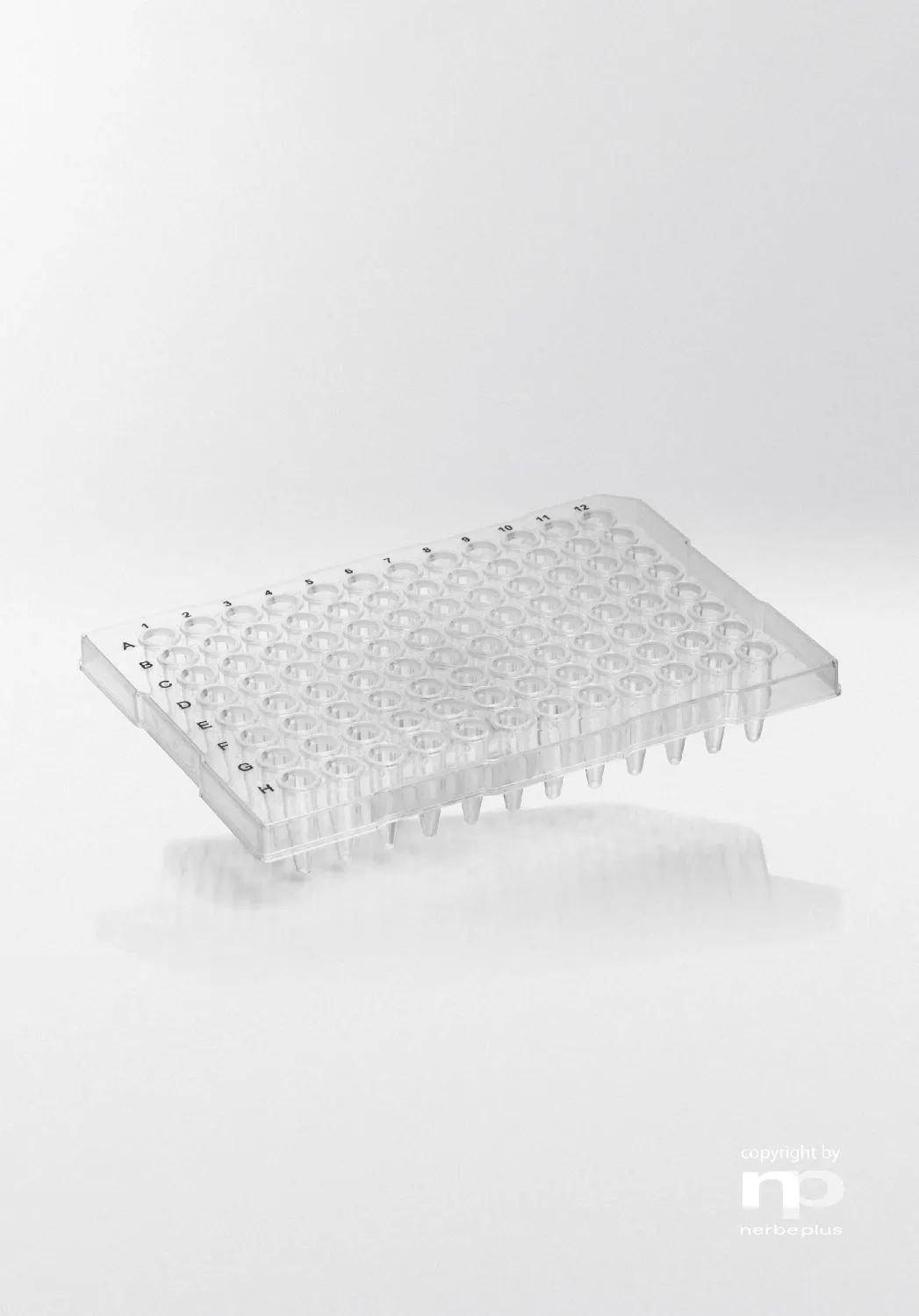 Placas para PCR. NERBE-PLUS. Capacidad: 96x0,2 ml. Tipo: Semi faldón. Resist. centrif (g): 6000. Color: Transparente. Esterilidad: PCR Ready. qPCR: Sí