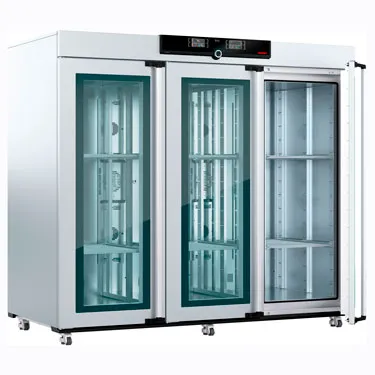 Incubador refrigerado por Peltier IPP2200ecoplus. MEMMERT. Vol. (l): 2.140. Dim. int. AnxAlxPr (mm): 1.972x1.450x750. Dim. ext. AnxAlxPr (mm): 2.157x1.913x905 (Pr. +56 mm de la manilla de la puerta). Equipamiento: 6 rejillas de acero inoxidable, electropulidas. Rango Temp. (ºC): 15 (mín. 10 debajo temperatura ambiente) a +60