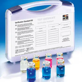 Standard-Kit-Verificación p/Multidirect. LOVIBOND. Compuesto por un patrón de verificación para 430 nm, uno para 560 nm, uno para 580 nm, uno para 610 nm, uno para 660 nm y un patrón de verificación blanco. La vida útiles de 2 años a partir de la fecha de fabricación.