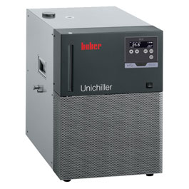 Unichiller P012 OLÉ. HUBER. Con controlador OLÉ y con una bomba de recirculación aumentada para aplicaciones con elevada pérdida de presión. Rango de temperatura (ºC): De -20 a 40. Estabilidad temperatura (ºC): ± 0,5. Caudal (L/min) - Presión (bar): 25 - 2,5. Volumen (L): 3,8. Dimensiones An x Al x Pr (mm): 420x579x487