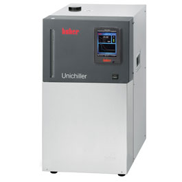 Unichiller P010w. HUBER. Con controlador Pilot ONE, refrigerado por agua y con una bomba de recirculación aumentada para aplicaciones con elevada pérdida de presión. Rango de temperatura (ºC): De -20 a 40. Estabilidad temperatura (ºC): ± 0,5. Caudal (L/min) - Presión (bar): 25 - 2,5. Volumen (L): 3,8. Dimensiones An x Al x Pr (mm): 350x622x498