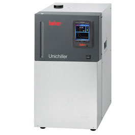 Unichiller P015w. HUBER. Con controlador Pilot ONE, refrigerado por agua y con una bomba de recirculación aumentada para aplicaciones con elevada pérdida de presión. Rango de temperatura (ºC): De -20 a 40. Estabilidad temperatura (ºC): ± 0,5. Caudal (L/min) - Presión (bar): 25 - 2,5. Volumen (L): 3,8. Dimensiones An x Al x Pr (mm): 350x622x496