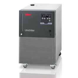 Unichiller P022 OLÉ. HUBER. Con controlador OLÉ y con una bomba de recirculación aumentada para aplicaciones con elevada pérdida de presión. Rango de temperatura (ºC): De -20 a 40. Estabilidad temperatura (ºC): ± 0,5. Caudal (L/min) - Presión (bar): 25 - 2,5. Volumen (L): 3,8. Dimensiones An x Al x Pr (mm): 460x743x590